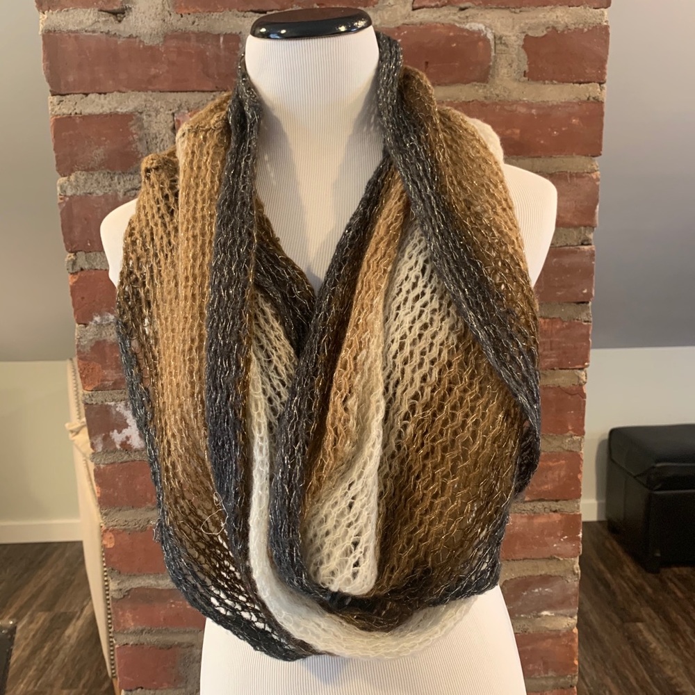 Neutral scarf